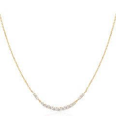 Ania Haie Halskette - Gold Arc Pavé: Eine goldplattierte 925 Sterling Silber Kette von Ania Haie mit geschwungener Reihe funkelnder weißer Zirkonia-Steine im Zentrum.