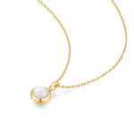 Detailaufnahme des ANIA HAIE Mother of Pearl Anhängers – edle Goldfassung mit echtem Perlmutt und funkelndem Zirkonia-Akzent.