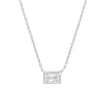 Frontalansicht der ANIA HAIE Sparkling Bezel Halskette aus Sterling Silber – feine Ankerkette mit rechteckigem Zirkonia-Anhänger in eleganter Zargenfassung.