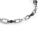 Detailansicht der silberfarbenen Philipp Plein Gliederkette mit schwarzen Totenköpfen, PP Logo und Philipp Plein Schriftzug