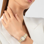 Philipp Plein The Spectre Small Damenarmbanduhr in Bicolor am Handgelenk getragen
