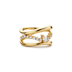 Der Ania Haie Gold Sparkle Ring 56 von Ania Haie aus goldplattiertem 925 Sterling Silber beeindruckt mit überlappenden Bändern und kleinen Diamanten, die einen zentralen Marquise-Schliff-Diamanten umrahmen.