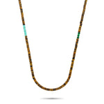 Die Rebel & Rose Halskette - Slices Tiger Lily - 4mm besteht hauptsächlich aus braunen Perlen, einem Abschnitt mit türkisfarbenen Perlen und ein paar grünen Malachitsteinen - ideal für Fans von Rebel & Rose-Schmuck.