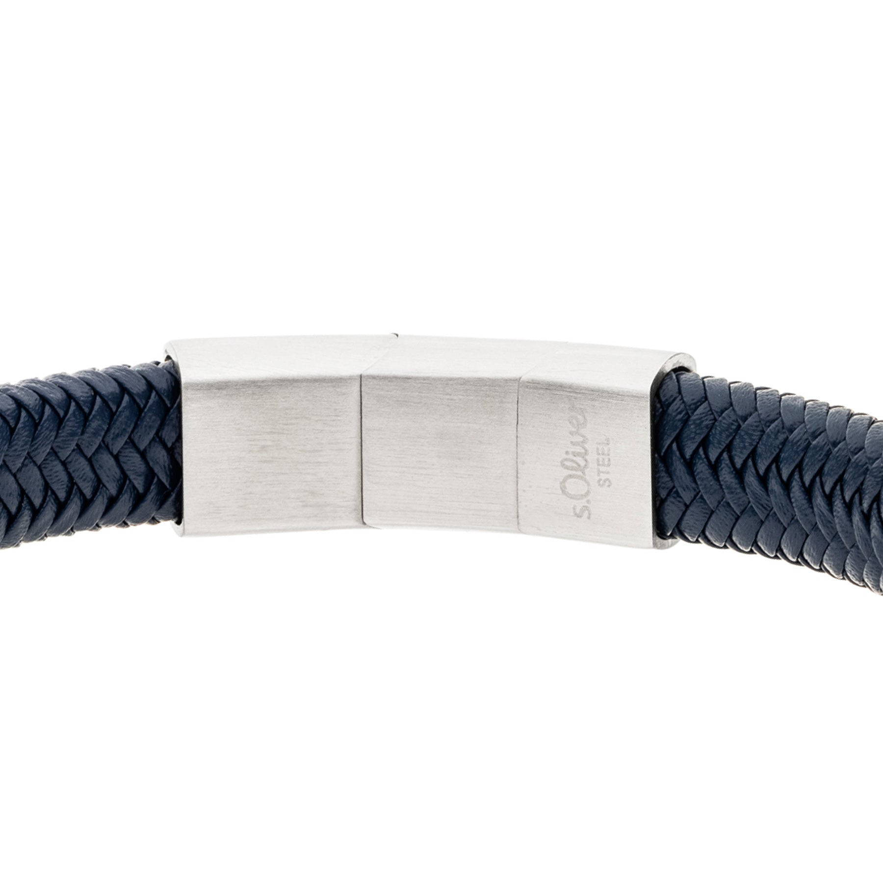 Nahaufnahme des silberfarbenen Edelstahl-Magnetverschlusses am blauen geflochtenen s.Oliver Basic Leather Herren-Armband.