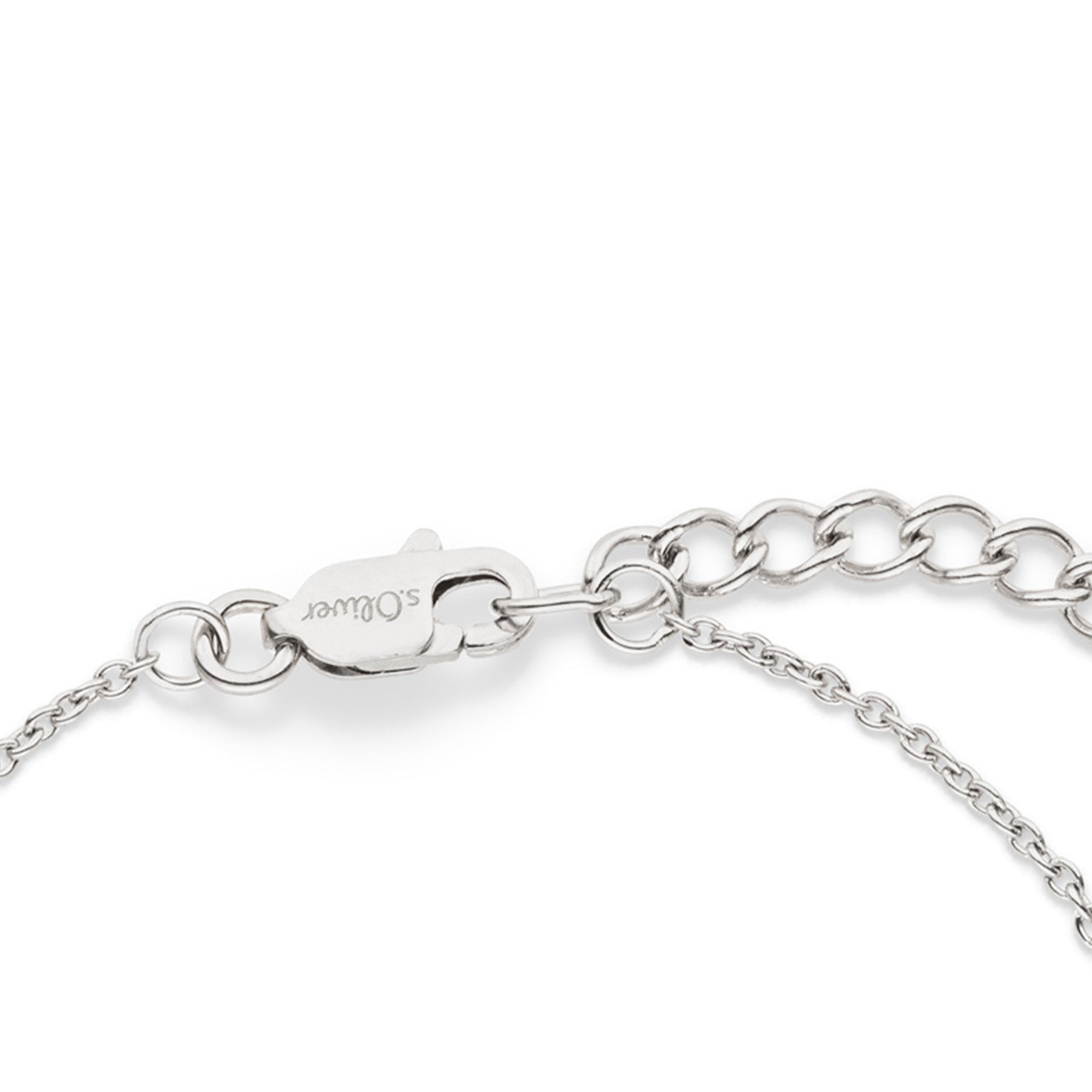 Silberfarbenes Kinderarmband aus Silber mit filigraner Gliederkette und Schleifen-Anhänger. 