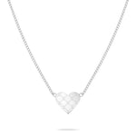 Die Tamaris Halskette - The T-Pattern Heart von Tamaris ist ein herzförmiger Anhänger mit dezentem Kreuzmuster auf Weiß - ein ideales Geschenk.
