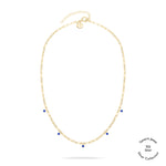 Tamaris Halskette - Die Silber Kollektion: Goldene Gliederkette mit fünf blauen Perlen, rundem Anhänger aus 925er Sterling Silber und verstellbarem Verschluss; präsentiert auf weißem Hintergrund.