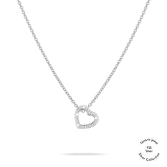 Tamaris Halskette - Sparkling Hearts: Herzanhänger aus 925 Silber mit funkelnden Zirkonia, präsentiert auf weißem Hintergrund. Tamaris Kollektion.
