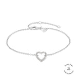 Das Tamaris Armband - Sparkling Hearts aus 925er Silber begeistert mit Herzanhänger, funkelnden Zirkonia und verstellbarer Kette samt Verschluss.