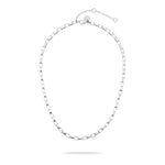 Tamaris Halskette - The Edge von Tamaris: Die elegante Box Chain in Silber-Optik mit verstellbarem Verschluss wird stilvoll auf weißem Hintergrund präsentiert.