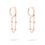 Elegante Ohrringe: Tamaris Ohrhänger Tiny Tubes in Roségold mit funkelnden Glassteinen und schimmernden Ketten, präsentiert auf weißem Hintergrund.