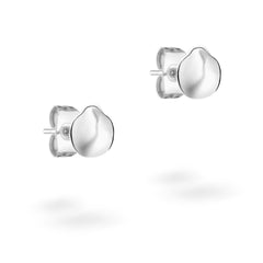 Der Tamaris Ohrstecker - Modern Layering von Tamaris zeichnet sich durch eine kleine, runde Form mit einer glatten, leicht unregelmäßigen Oberfläche aus, die ein organisches Design auf weißem Hintergrund hervorhebt.