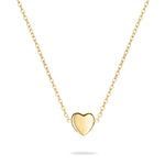Das Tamaris Set - Bold Hearts von Tamaris besteht aus einer Goldkette mit einem kleinen polierten Herzanhänger auf weißem Hintergrund. Ideal, um die Schmuckset Gold Kollektion mit subtiler Eleganz zu ergänzen.
