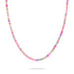 Die Tamaris Halskette - All About Beads von Tamaris besteht aus kleinen, runden, pastellfarbenen und hellen Perlen auf weißem Grund.