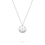 Die Tamaris Halskette - Little Twinkle: Silberne Damenkette mit rundem Anhänger, dekoriert mit Sternmotiven und Zirkoniasteinen - ein elegantes Schmuckstück von Tamaris.