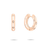 Tamaris Creole - Little Twinkle: Elegante Damen-Ohrringe in Roségold mit kleinen, weißen Steinen, von vorne und der Seite auf weißem Hintergrund präsentiert.