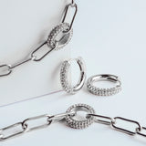 Elegantes Accessoire: Das Tamaris Armband "Glitter Donuts" von Tamaris setzt glänzende Akzente und verleiht jedem Look stilvollen Charme.