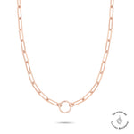 Die Tamaris Halskette - Charm Series von Tamaris ist eine roségoldene Büroklammerkette mit rundem Verschluss, ideal für Damen, abgebildet auf einem weißen Hintergrund.