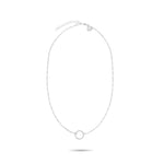 Die Tamaris Halskette - Charm Series von Tamaris besticht durch ihr zartes Design mit einem kleinen runden Anhänger auf weißem Grund - ideal als eleganter Schmuck für jeden Anlass.