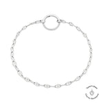 Das Tamaris Armband - Charm Series von Tamaris ist mit seinen zarten, ovalen Gliedern und dem runden Verschluss ein elegantes Highlight für Damenschmuck, der auf weißem Hintergrund abgebildet ist.