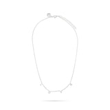 Die Tamaris Halskette aus der Silver Love Collection besticht mit zarten LOVE-Anhängern und funkelnden Zirkoniasteinen, ist längenverstellbar und wird stilvoll auf weißem Hintergrund präsentiert.