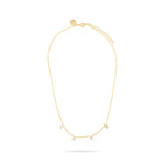 Die Tamaris Halskette aus der Silver Love Collection besticht durch kleine, gleichmäßig verteilte Charms und funkelnde Zirkoniasteine an einer feinen Kette von Tamaris, die auf weißem Hintergrund abgebildet ist.
