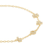 Das Tamaris Armband aus der Silver Love Collection von Tamaris ist mit einem LOVE-Anhänger und klaren Zirkoniasteinen versehen, die gleichmäßig an der Silberkette verteilt sind.