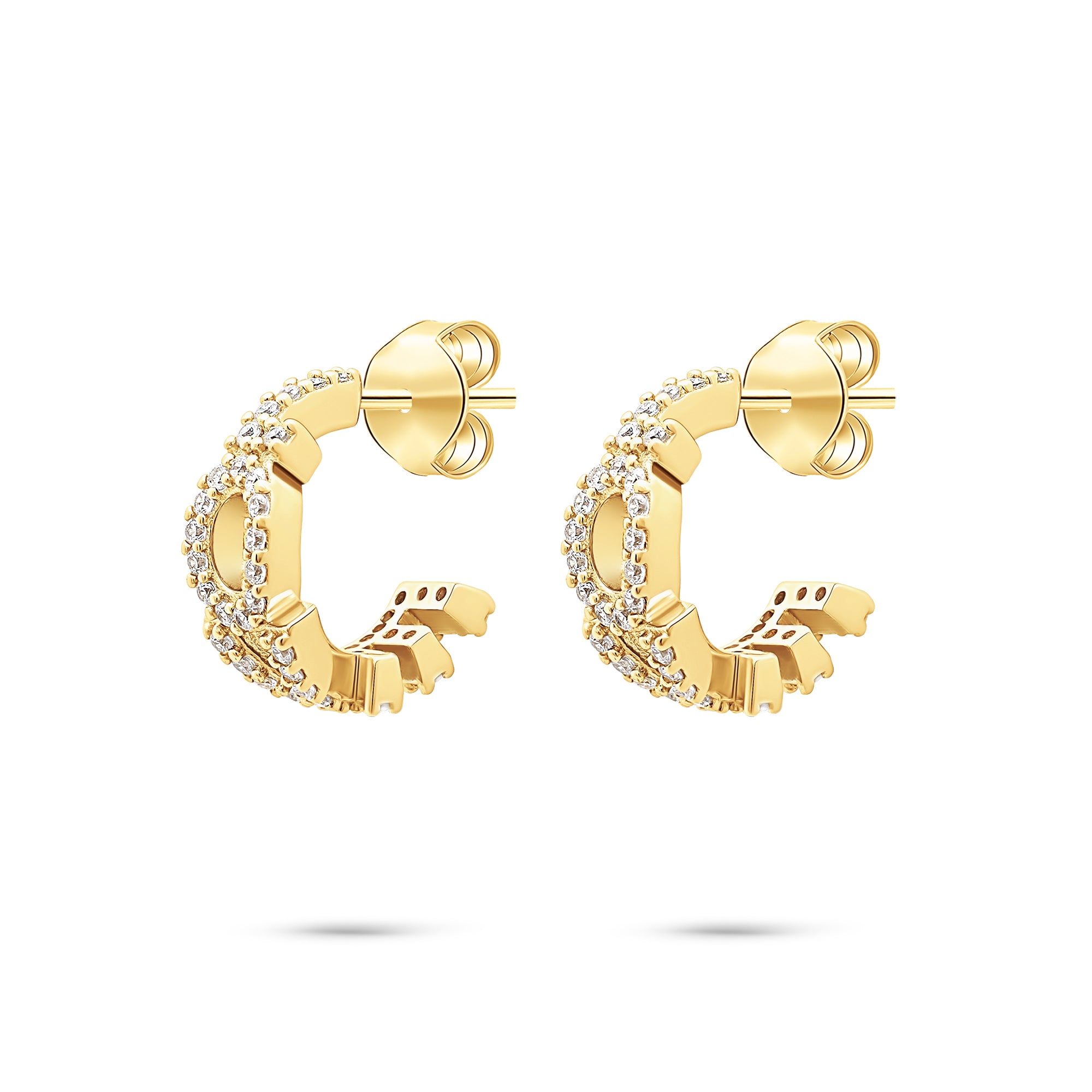 Bringen Sie jedes Outfit zum Funkeln mit den Creole-Ohrringen von Tamaris aus der Silver Love Collection von Tamaris - eleganter Damenschmuck mit verschlungenen Mustern und schimmernden Steinen.