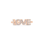 Der Tamaris Ring aus der Silver Love Collection zeigt "LOVE" in funkelnden Steinen - ein schickes Accessoire, das Eleganz und zeitlosen Charme versprüht, ideal für Fans von Zirkonia Schmuck und dem unverkennbaren Tamaris-Stil.