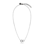 Die Tamaris Halskette - Twisted der Marke Tamaris ist eine silberne Kette mit zwei verschlungenen Anhängern und verstellbarem Edelstahlverschluss.