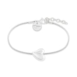 Silberfarbenes Tamaris Armband mit feiner Schlangenkette und organisch geformtem Herzdetail