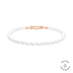Tamaris Pearl Charms Armband mit weißen Perlen und roségoldfarbenem Verschluss in Seitenansicht