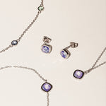 Zusatzbild der Shiny Stones Halsketten, Armband und Ohrstecker in Silber mit blau-grünen Steinen in der Nahaufnahme