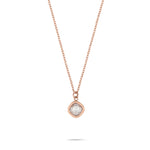 Tamaris Shiny Stones Halskette in Roségold mit facettiertem klarem Schmuckstein-Anhänger am Hals getragen