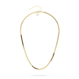 Das Tamaris Set - The Layer von Tamaris besteht aus einer goldenen Schlangenkette mit verstellbarem Verschluss, die auf einem weißen Hintergrund präsentiert wird.