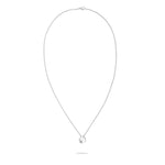Die Tamaris Halskette - Modern Layering von Tamaris ist eine stilvolle silberne Schlangenkette mit einem kleinen, runden Anhänger, der auf weißem Hintergrund wunderschön zur Geltung kommt - eine elegante Wahl für Damen Schmuck, der zu jedem Anlass passt.