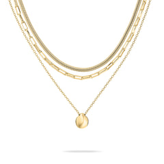 Die Tamaris Halskette - Modern Layering verfügt über drei goldene Ketten - eine mit rundem Anhänger, eine mit Kastengliedern und eine Schlangenkette - und ist damit der perfekte Damenschmuck für jede Gelegenheit.