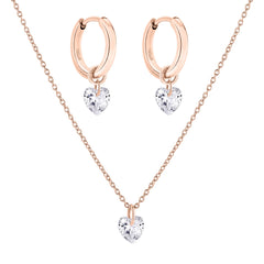 Tamaris Set - Funkelnde Liebe: Elegantes Schmuckset mit Herzanhänger und klaren Kristallen, bestehend aus Halskette und passenden Creolen der Marke Tamaris.