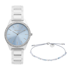 Das Tamaris Set - Blue Combination besteht aus einer silbernen Tamaris Uhr mit hellblauem Ziffernblatt und kristalliner Lünette sowie einem Zirkonia Armbandset mit einem zarten Perlenarmband an einem leichten Band.