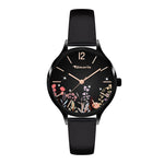 Die Tamaris Armbanduhr - Romantic Flowers besticht mit floralem Zifferblatt, schwarzem Lederarmband und Tamaris Logo - eine elegante Damenuhr für stilbewusste Trägerinnen.