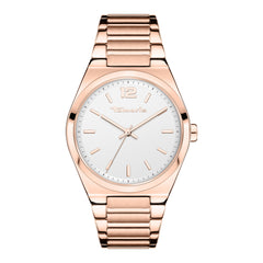 Die Tamaris Armbanduhr - The Round Basic Essential verfügt über ein roségoldenes Design, ein weißes Zifferblatt mit goldenen Indexen und ein Edelstahlband für eine wirklich elegante Uhr.