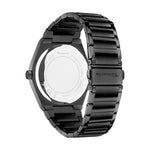 Die Tamaris Armbanduhr - The Round Basic Essential zeigt sich von hinten und hebt das schwarze Edelstahlband, die Schließe und das gravierte Gehäuse hervor - die perfekte Wahl für zeitlose Eleganz.