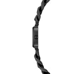 Seitenansicht einer schwarzen Tamaris Armbanduhr - Chain Watch mit gedrehtem Band und runder Krone, die den eleganten Stil von Tamaris unterstreicht.