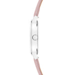 Seitenansicht der Tamaris Armbanduhr - Clover von Tamaris mit silbernem Gehäuse und rosafarbenem Lederband vor weißem Hintergrund.