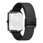 Die Tamaris Armbanduhr - Square Meets Mesh ist eine schwarze Meshband-Armbanduhr mit einem quadratischen Zifferblatt, Edelstahlboden und Tamaris-Branding.