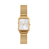 Die Tamaris Armbanduhr - Tiny Watch hat ein goldenes, quadratisches Zifferblatt, ein Edelstahl-Netzarmband und ein minimalistisches, weißes Zifferblatt, das moderne Eleganz ausstrahlt. Dieser Zeitmesser von Tamaris ist perfekt, um Ihrem Look einen minimalistischen Stil zu verleihen.