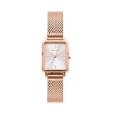 Die Tamaris Armbanduhr - Tiny Watch kombiniert roségoldenes Mesharmband mit minimalistischem Design: ein quadratisches Zifferblatt hebt sich elegant auf weißem Hintergrund ab.