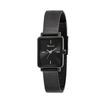 Die Tamaris Armbanduhr - Tiny Watch besticht durch ihr schwarzes, rechteckiges Design mit Mesharmband und minimalistischem Zifferblatt - perfekt für schlichte Eleganz am Handgelenk.