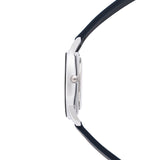Seitenansicht der Tamaris Armbanduhr - Sporty Flowers von Tamaris mit rundem, silbernem Gehäuse und sportlichem Silikonarmband, dargestellt auf weißem Hintergrund.