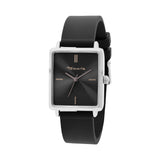 Die Tamaris Armbanduhr - The Silicon Square hat ein schwarzes, quadratisches Zifferblatt, ein silbernes Gehäuse und ein schwarzes Lederarmband - eine elegante Tamaris-Uhr mit drei schlichten Markierungen, perfekt für jeden Anlass.